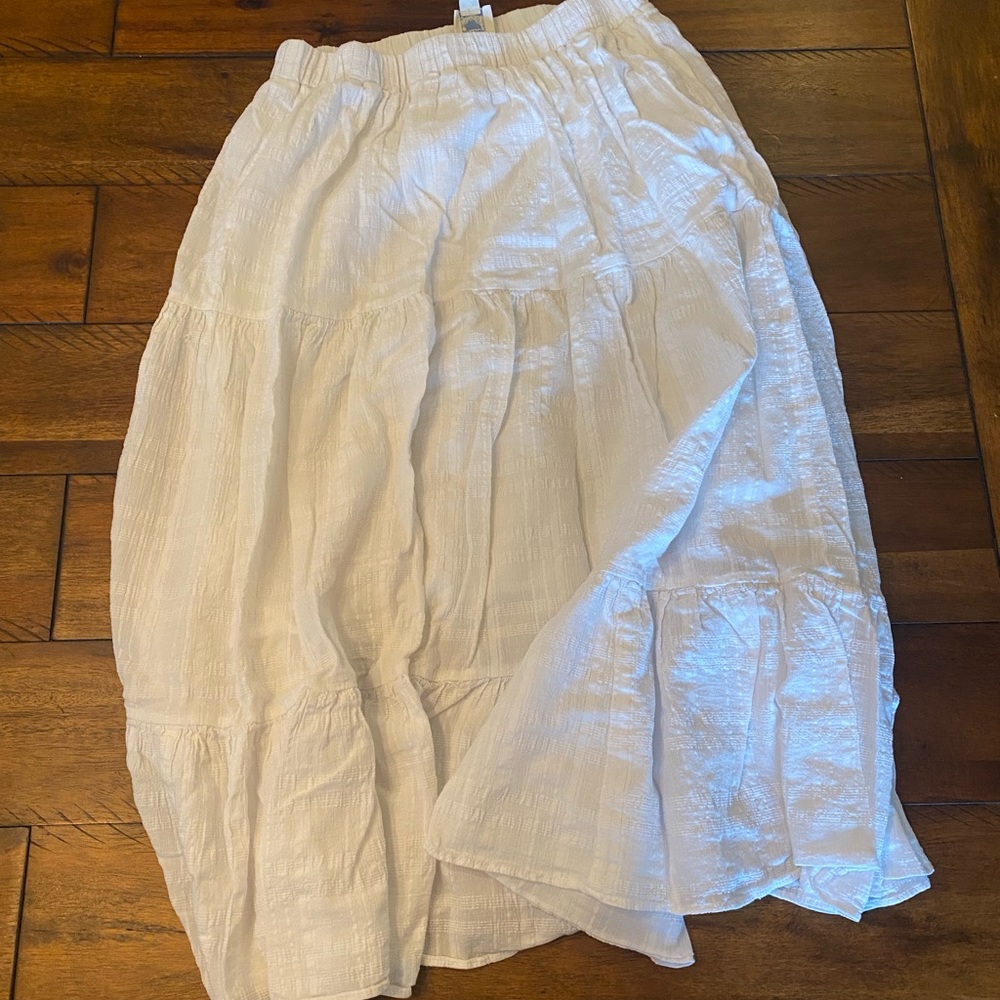 Size M, Blue Rain white maxi skirt